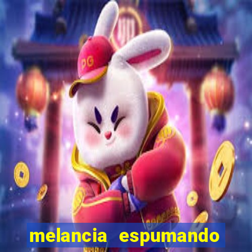 melancia espumando melancia saindo espuma